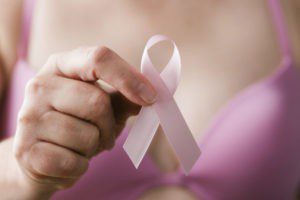 Expatriada com câncer de mama