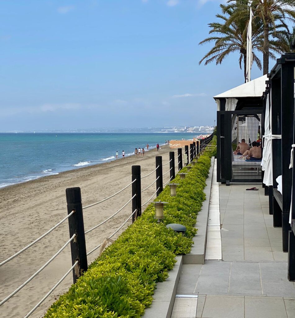 Viajar em época de corona vírus. Vista para o mar da nossa cama no Beach Club La Cabane.