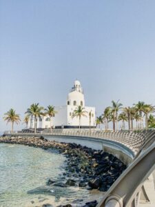 Farol beira-mar em Jeddah no mar vermelho