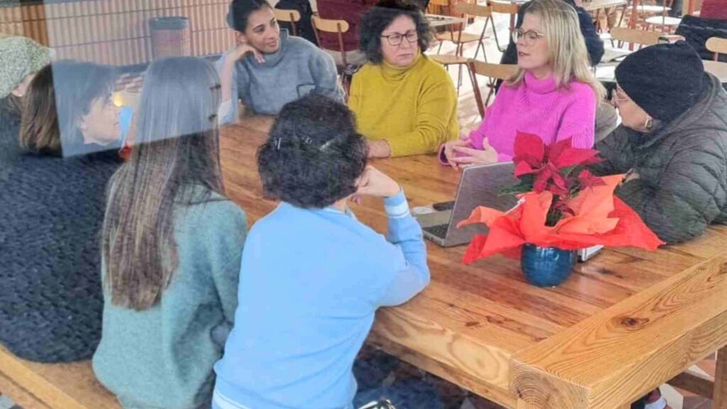 Inglês usado para criar conexões. Encontro de final de ano do meu Conversation Club