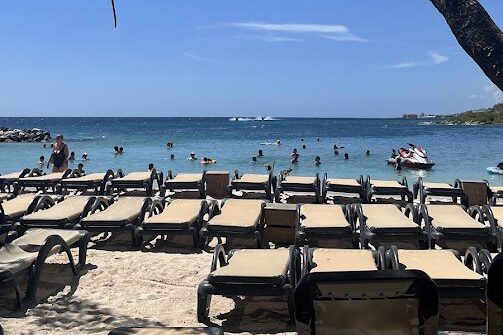 As praias de Curaçao são lindas e convidativas para um mergulho