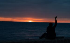 Passar pelo luto estando fora de suas origens é por vezes um desafios
