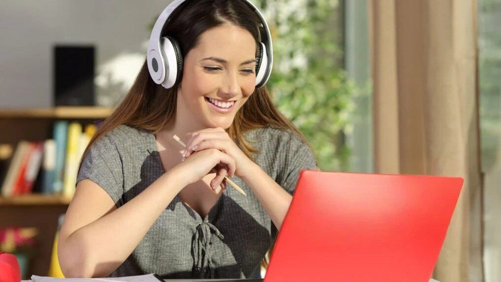 Há muitas formas de enfrentar os desafios em aprender espanhol, uma delas, é fazer aulas com um nativo.