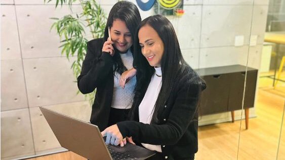 Empreender no exterior e liderar à distância envolve ter líderes unidos e conectados, preparados para apoiar os clientes