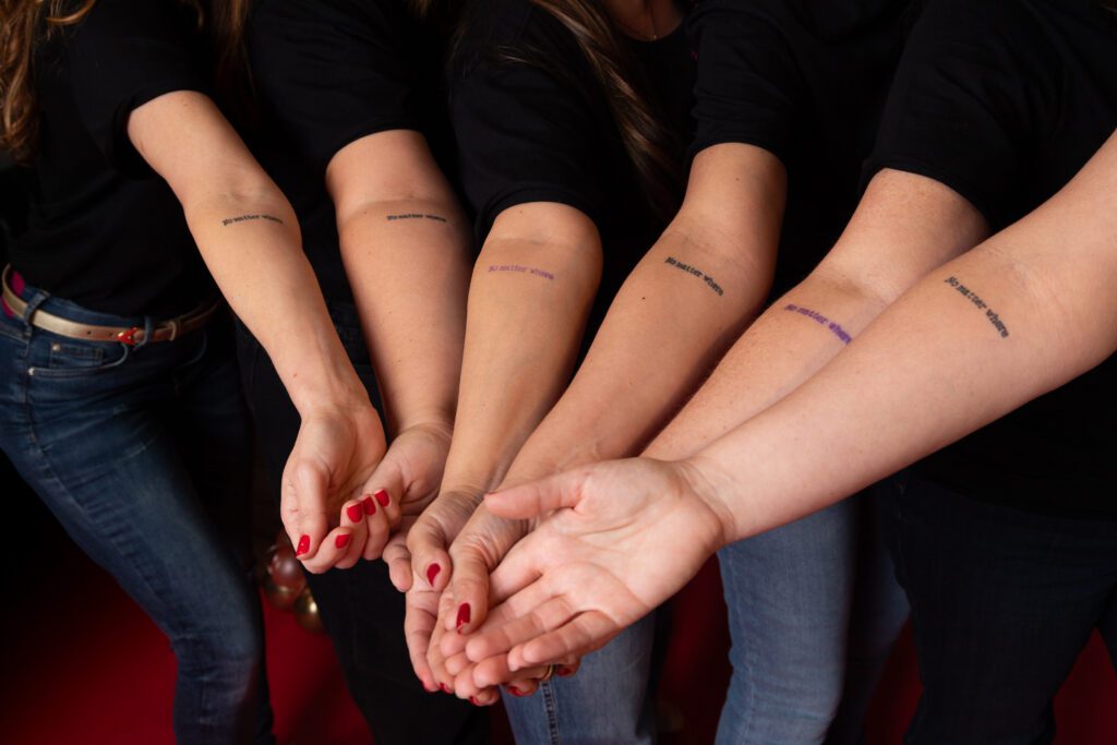 A amizade entre mulheres supera o tempo e o espaço