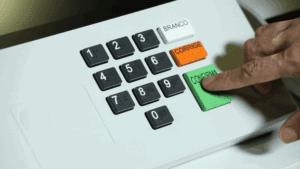 A urna eletrônica é símbolo de praticidade e transparências durante as eleições.