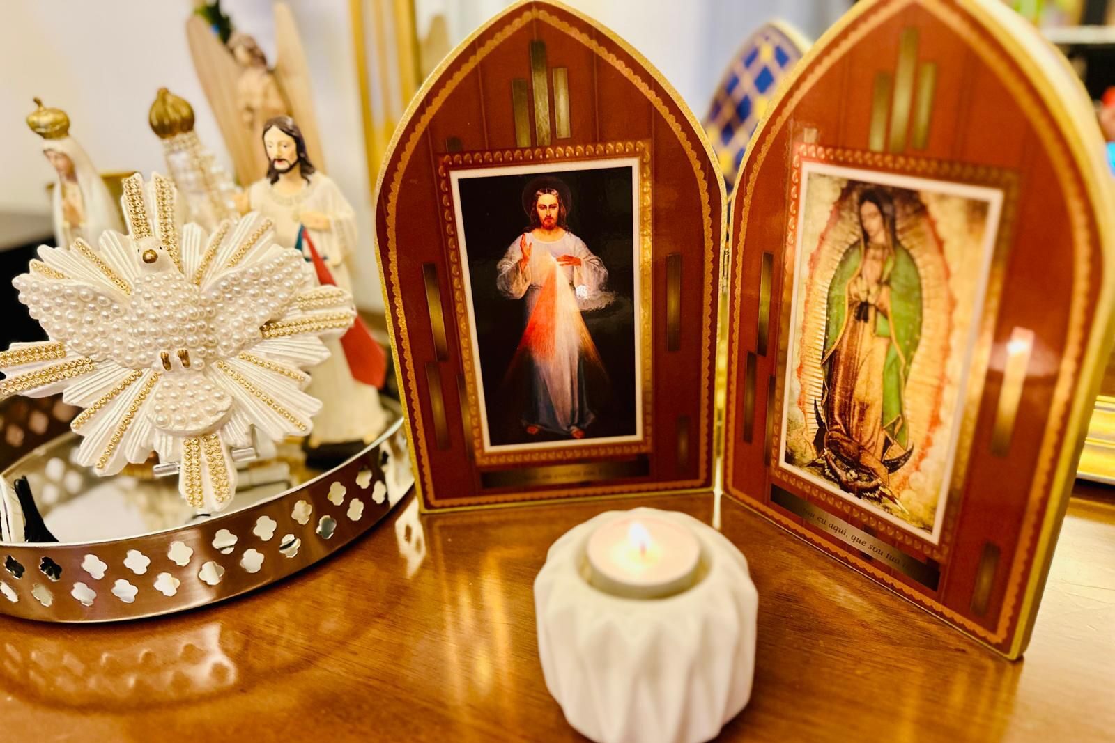 A Capelinha é uma tradição católica que nos convida à oração em família. 