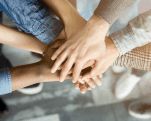 A colaboração entre expatriadas é o alicerce para um bom recomeço fora do país.