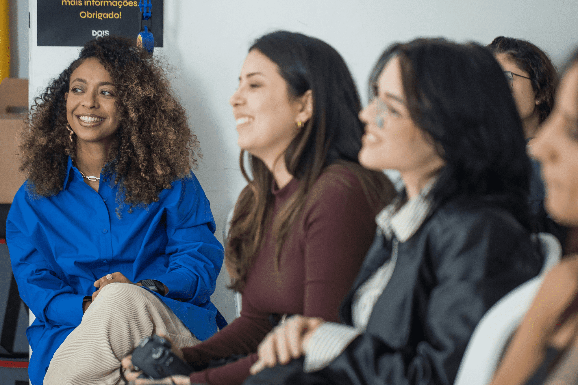Encontre pessoas com as quais você se identifica ao morar em um novo país.