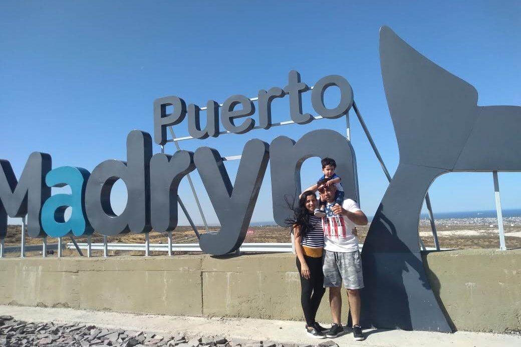 A entrada da cidade de Puerto Madryn já nos dá uma dica de suas atrações.