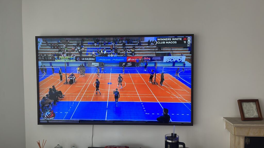 As pessoas na Colômbia mantêm a vida ativa através de vários esportes, como o vôlei.