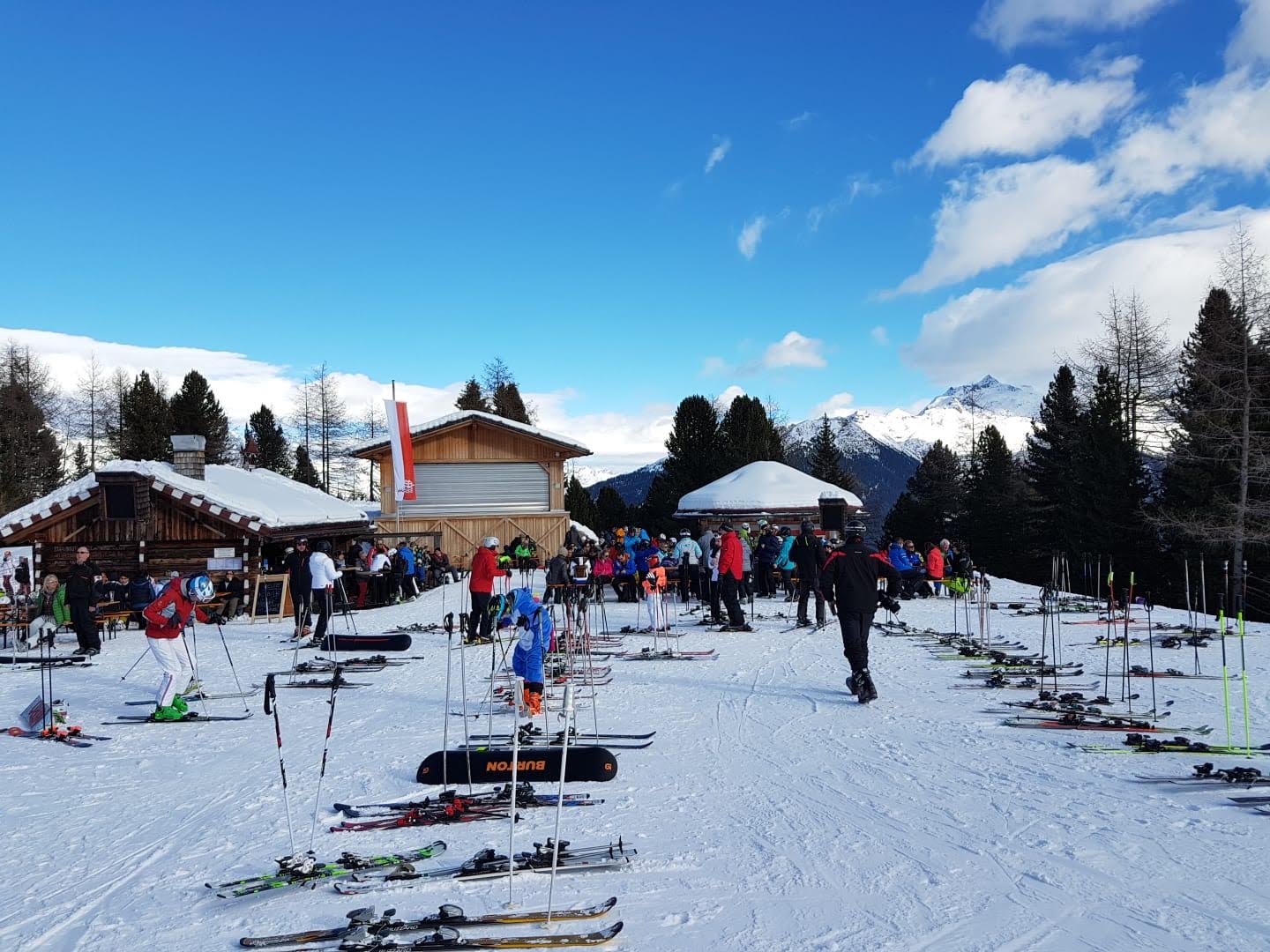 Esquiar é o hobby da maioria dos locais durante a settimana Bianca.