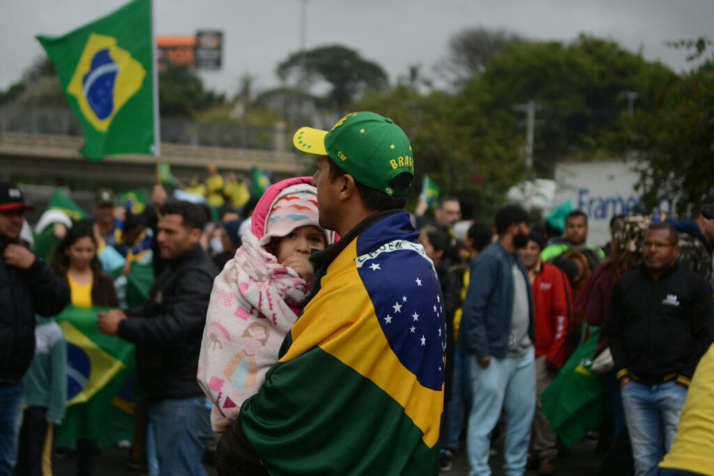 As Fan Fests pela cidade concentram as pessoas para fazer um batuque na torcida para o Brasil.