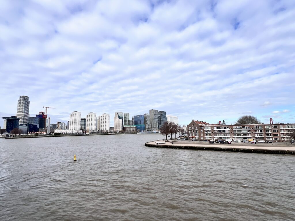 A viagem de Bruxelas para Rotterdam é curta e vale passar um fim de semana nessa cidade tão moderna.