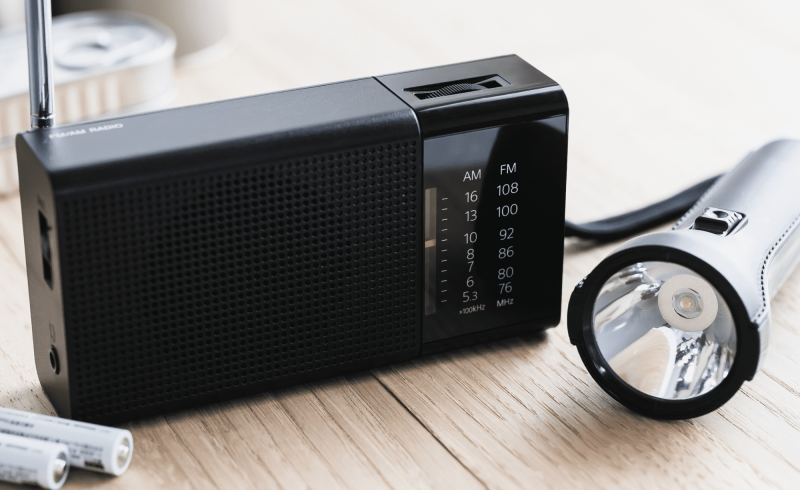 O velho e bom radinho de pilha, é essencial numa emergência