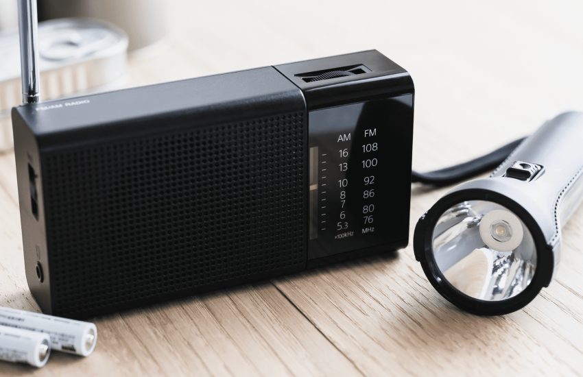 O velho e bom radinho de pilha, é essencial numa emergência