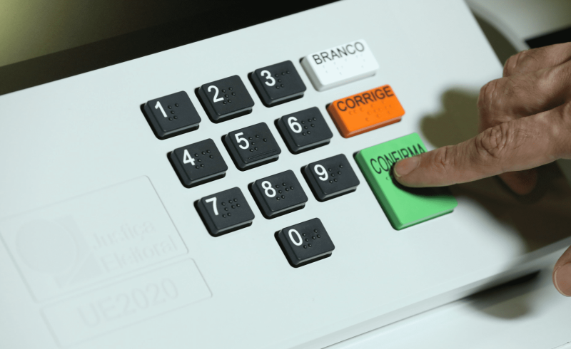 A urna eletrônica é símbolo de praticidade e transparências durante as eleições.