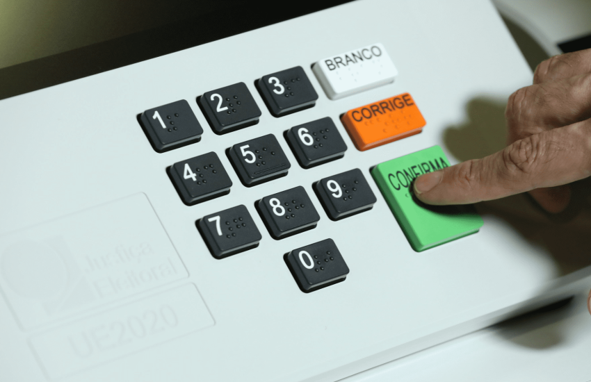 A urna eletrônica é símbolo de praticidade e transparências durante as eleições.