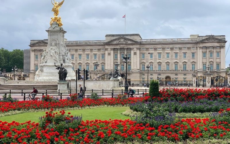 Buckingham Palace3..