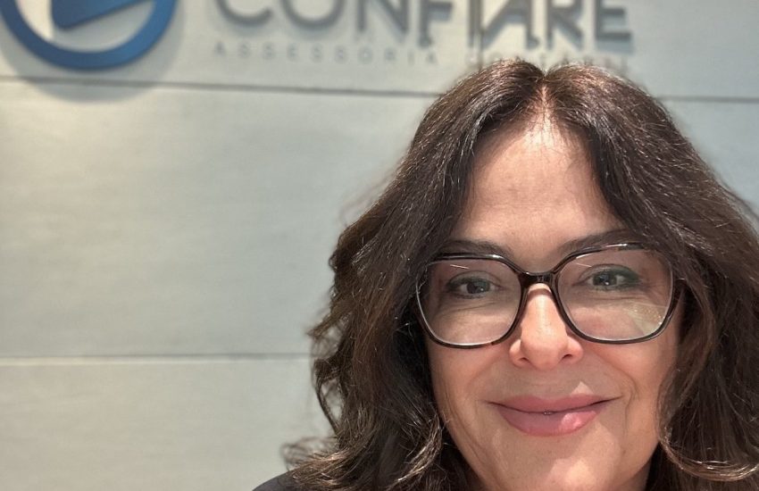 No processo de empreender no exterior e liderar à distância, é essencial criar rituais de alinhamento, definir metas claras e reconhecer conquistas