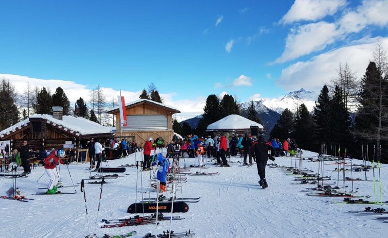 Esquiar é o hobby da maioria dos locais durante a settimana Bianca.