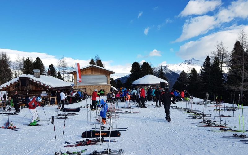 Esquiar é o hobby da maioria dos locais durante a settimana Bianca.
