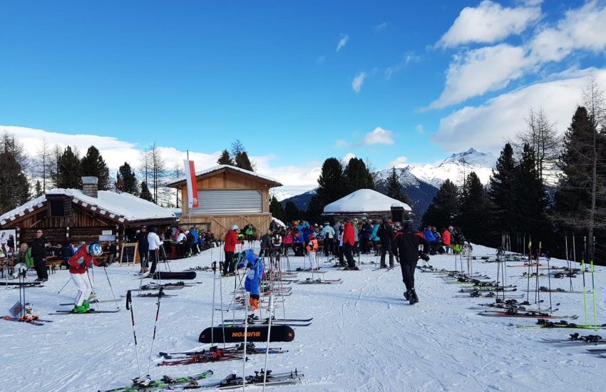 Esquiar é o hobby da maioria dos locais durante a settimana Bianca.