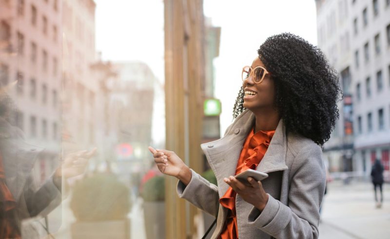 O independência que aprender um novo idioma te traz não tem preço quando se mora no exterior.